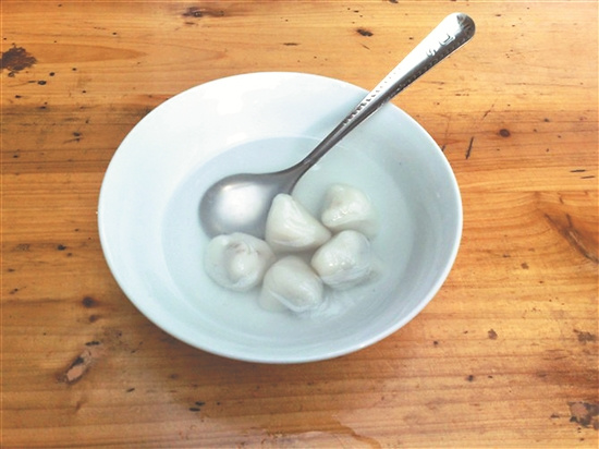 中國(guó)僑網(wǎng)鎮(zhèn)雄湯圓有三個(gè)角