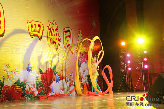 中國(guó)僑網(wǎng)傳統(tǒng)舞蹈《飛天》