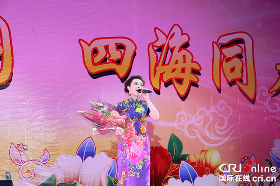 中國僑網(wǎng)歌唱家王慶爽演唱我的祖國