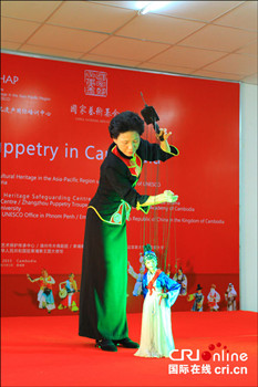 中國(guó)僑網(wǎng)木偶戲表演。