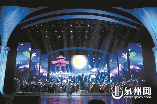 中國僑網(wǎng)小提琴大師呂思清在表演 。(周斌 攝)