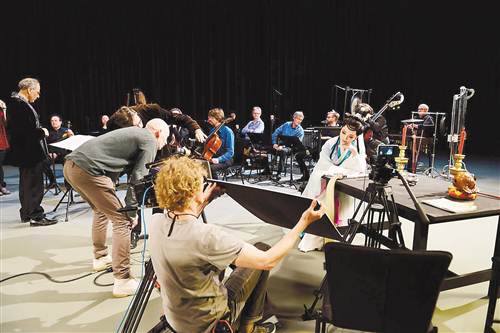 中國(guó)僑網(wǎng)《思凡》錄制現(xiàn)場(chǎng)。(鄧曉軍 攝)