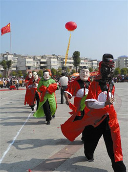 中國僑網(wǎng)中村客家儺表演