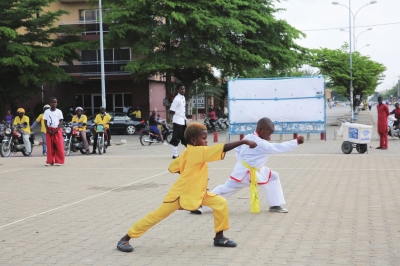 兒童拳術表演。(白光明