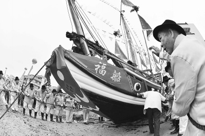 老船長齊喊口號,拉動韁繩拔福船
