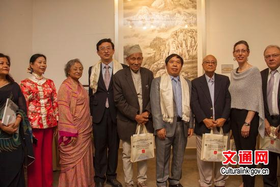 趙濺球先生(右四)等嘉賓合影留念