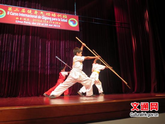 孩子們特別為師奶李艷君大師獻(xiàn)上的匯報(bào)演出