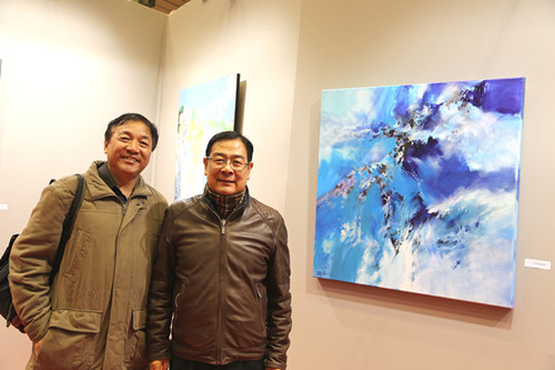 李少平公參(右)與李中耀在其作品前。(圖片來源:歐洲時報記者孔帆攝)