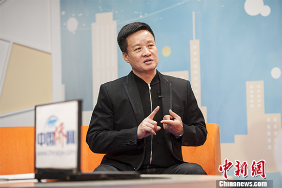 著名男高音歌唱家閻維文26日做客中國(guó)新聞網(wǎng)、中國(guó)僑網(wǎng)聯(lián)合推出的視頻訪談。翟璐