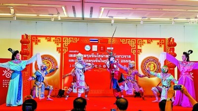 圖為發(fā)布會(huì)上,中泰聯(lián)袂的文藝表演——孫悟空大戰(zhàn)泰國(guó)神猴。(馬勇幼