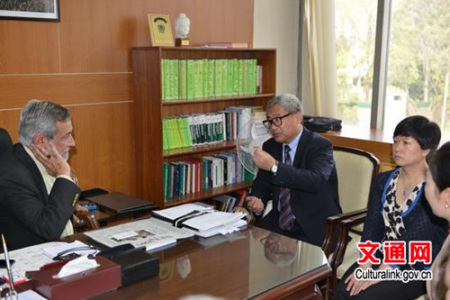 代表團(tuán)拜會巴新聞廣播遺產(chǎn)部副部長