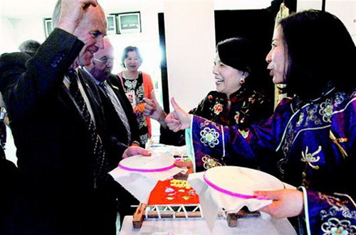 懷馬卡里里區(qū)區(qū)長大衛(wèi)·艾爾斯學(xué)習(xí)漢秀(別鳴