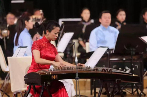 樂團(tuán)演出《漁舟唱晚》