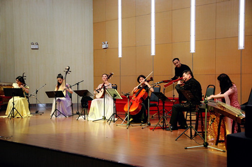 音樂家忘情演奏