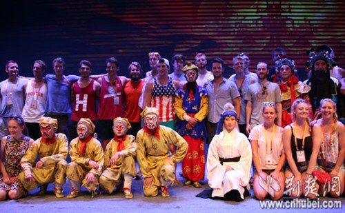 京劇《大鬧天宮》讓國(guó)外名校賽艇選手領(lǐng)略中國(guó)國(guó)粹魅力