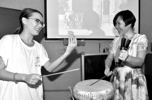 鄭力文給學(xué)員上課。(王海欣