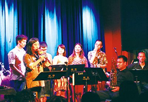 這臺音樂會還請到諸多大咖級嘉賓參演。(鄢嫣