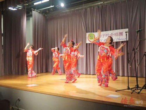 游子吟舞蹈隊帶來精彩舞蹈《又見北風吹》。(美國《僑報》/王伊琳