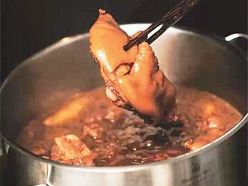 秘制豬手(資料圖:美國《僑報》)