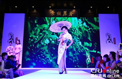 香黛宮創(chuàng)始人龔航宇親自演繹丁香旗袍女子