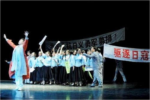 大型歌舞劇《國之當(dāng)歌》演出劇照。(美國《僑報(bào)》資料圖)