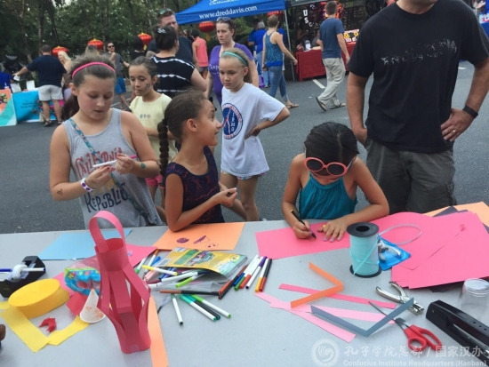 當(dāng)?shù)匦∨笥阎谱鳠艋\