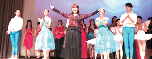 總導(dǎo)演戴莉以及全體演員完美謝幕。(英國《歐洲時(shí)報(bào)》資料圖)