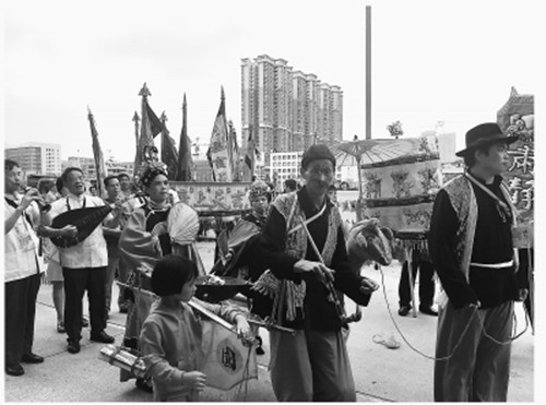 泉州民俗公婆亮相巡游活動。(林侃