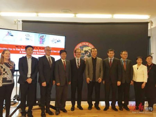 孫立軍(左6)等在畫展開幕式上。(美國《僑報》/林菁