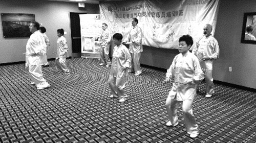 北美地區(qū)教練員學(xué)習(xí)健身氣功