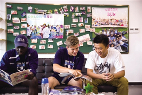 肯恩學(xué)生在交流。圖片由溫州肯恩大學(xué)提供