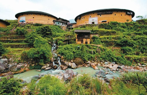 中國(guó)僑網(wǎng)馮學(xué)敏拍攝的福建永定初溪土樓