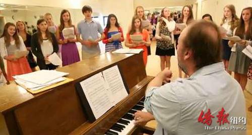 中國(guó)僑網(wǎng)“百老匯教室”培訓(xùn)畫(huà)面。(美國(guó)《僑報(bào)》資料圖)