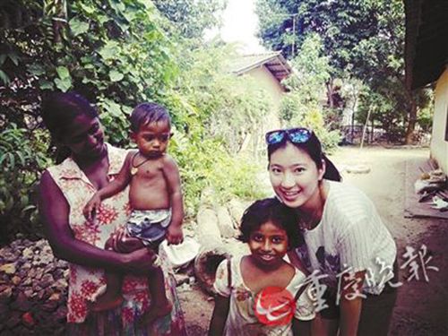 中國(guó)僑網(wǎng)與當(dāng)?shù)厝撕嫌? /></div><!--圖片--><!--圖片說明-->
<div id=