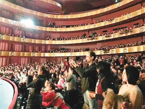 中國僑網(wǎng)大衛(wèi)·寇克劇院座無虛席