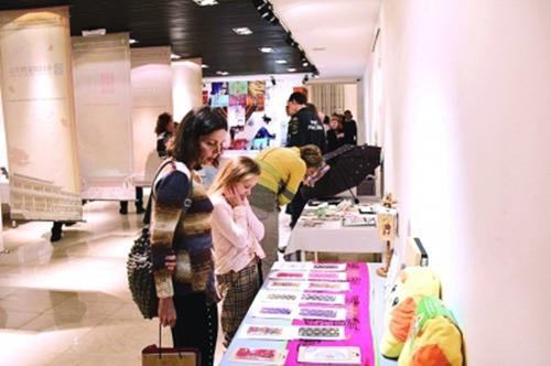 中國(guó)僑網(wǎng)“造物記——來(lái)自中國(guó)的創(chuàng)意禮物”備受俄羅斯民眾青睞。