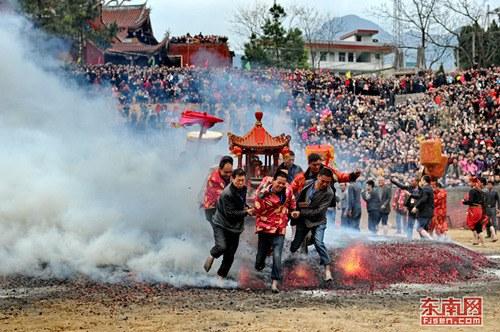 中國僑網羅源縣進水宮廟會(過火)活動