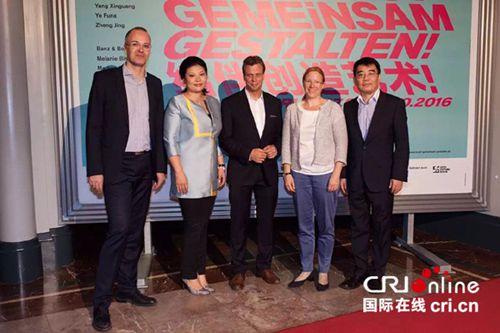 中國(guó)僑網(wǎng)主辦方合影