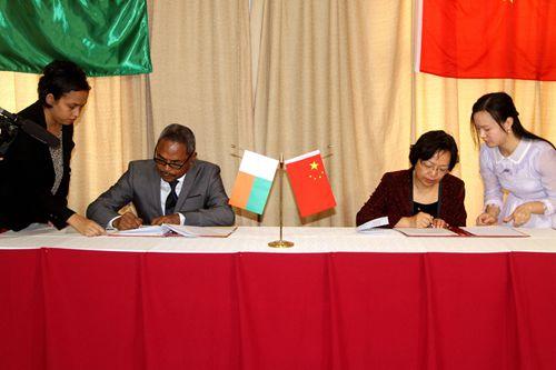 中國僑網(wǎng)簽約現(xiàn)場