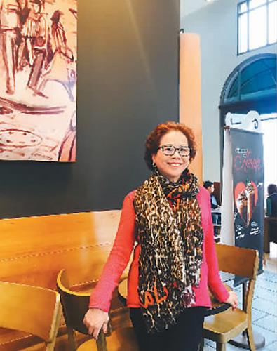 中國僑網(wǎng)黃小捷近影