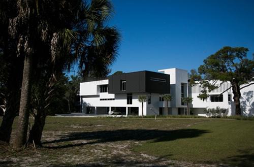 中國(guó)僑網(wǎng)埃林·艾德在佛羅里達(dá)州薩拉索塔建設(shè)的中國(guó)文學(xué)圖書(shū)館(摘自美國(guó)《紐約時(shí)報(bào)》網(wǎng)站)