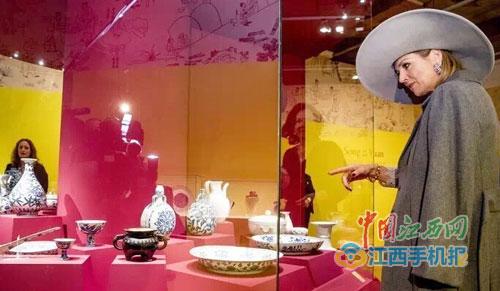 中國僑網景德鎮(zhèn)御窯遺址出土的文物令荷蘭文博界人士大飽眼福。(程萬海 攝)
