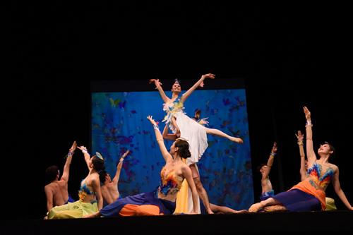 中國僑網(wǎng)演出現(xiàn)場。(法國《歐洲時報》/黃冠杰 攝)