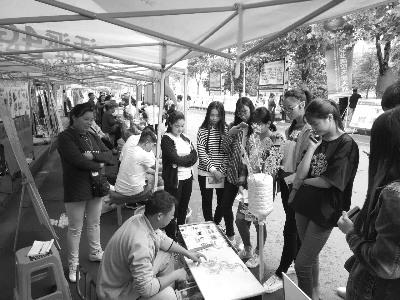 中國僑網(wǎng)河南許昌非物質(zhì)文化遺產(chǎn)傳統(tǒng)工藝項目展演展示現(xiàn)場