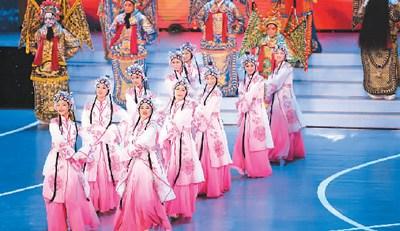 中國僑網(wǎng)圖為演員們在開幕式上表演節(jié)目。 新華社記者 薛玉斌攝