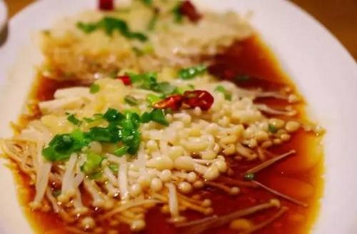 中國僑網(wǎng)蒜蓉金針菇。(圖片來源:歐洲華人街網(wǎng))