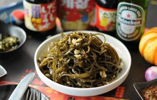 中國(guó)僑網(wǎng)蒜蓉海帶絲。(圖片來(lái)源:歐洲華人街網(wǎng))