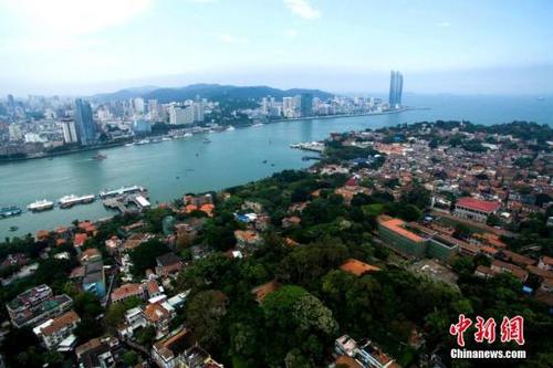 中國僑網(wǎng)鳥瞰鼓浪嶼。 王東明 攝