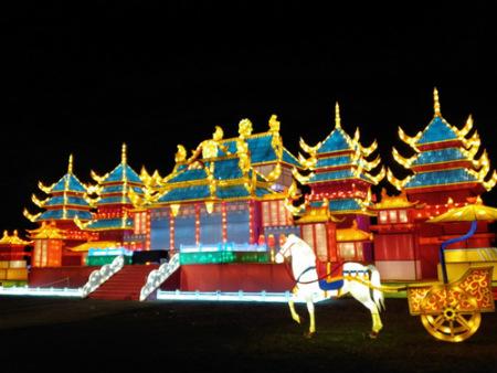 中國僑網(wǎng)2017年倫敦奇幻彩燈節(jié)絲路主題彩燈。(資料圖)