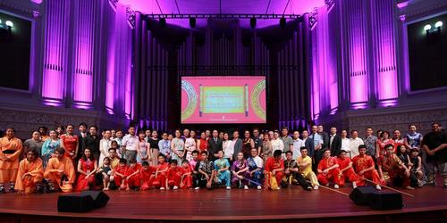 中國僑網(wǎng)合影。